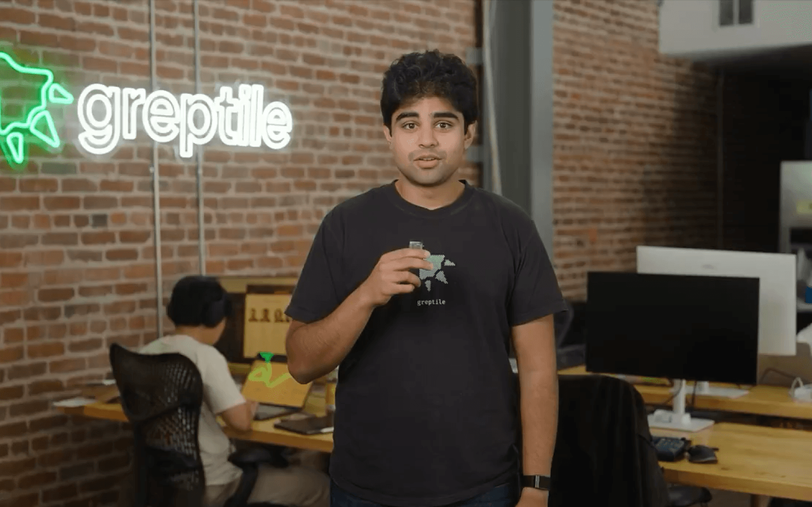 Daksh Gupta testimonial background